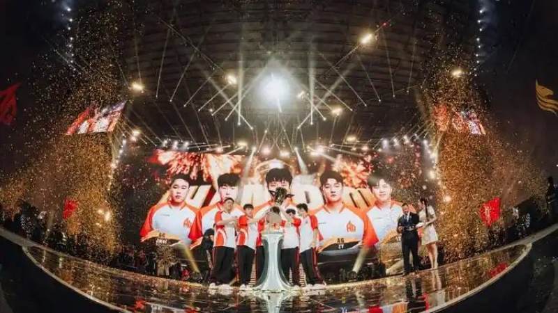 电竞战术分析文章配图，阵容与节奏推演